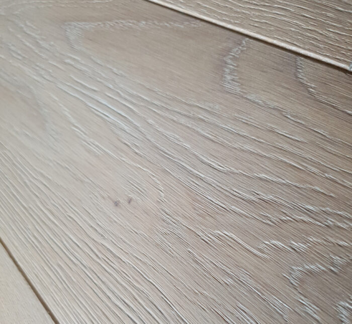 Bodendiele – Farbton Extra White